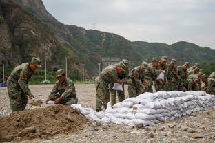 哈利伯顿谈最近两场28助0失误：有些回合是队友接得好